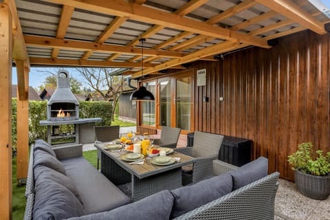 Day, BBQ facilities, Garden, Balcony/Terrace, Seating area, Dining area