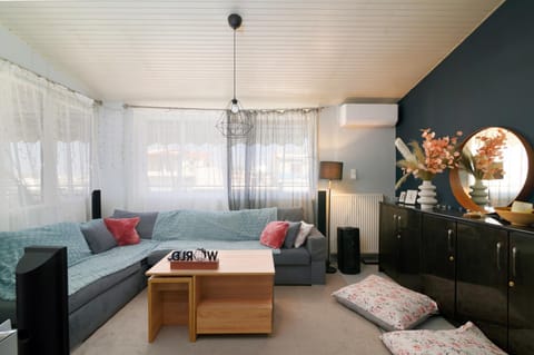 Communal lounge/ TV room, TV and multimedia, Living room, Seating area, Evening entertainment
