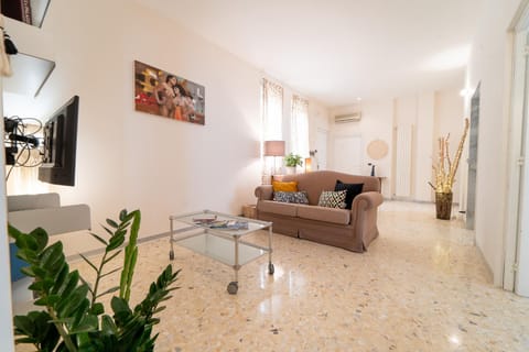 TV and multimedia, Living room, air conditioner