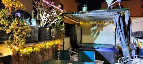 Patio, Spa and wellness centre/facilities
