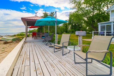 Great Lake Erie Getaway with Hot Tub and Private Beach House in Jerusalem Township