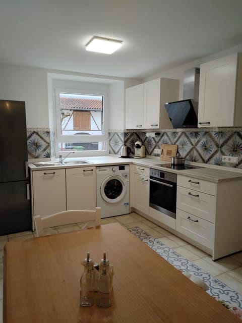 Kitchen or kitchenette, dishwasher, pet friendly, stove, washing machine