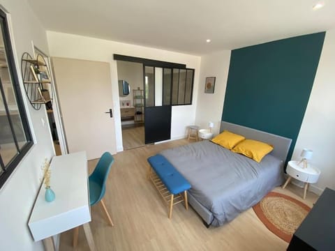 Bed, Photo of the whole room, Bedroom