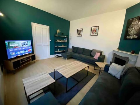 Communal lounge/ TV room, TV and multimedia