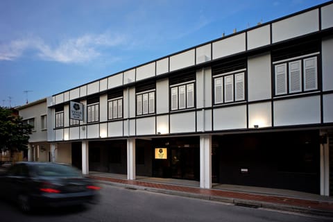 Facade/entrance