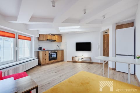 TV and multimedia, Kitchen or kitchenette, oven, stove