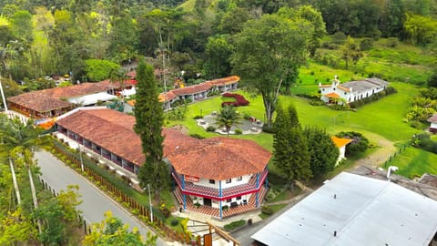 Property building, Patio, Spring, Day, Neighbourhood, Natural landscape, Bird's eye view, Garden, Garden view, Street view, pet friendly, pet friendly, wedding