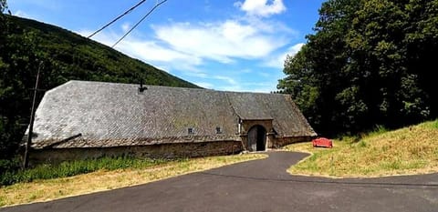 Property building, Day, Natural landscape, Mountain view