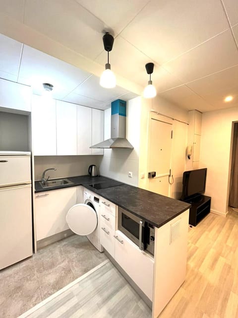 Kitchen or kitchenette, stove, dryer
