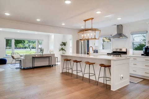 Modern cozy residential home local experience House in Saint Matthews