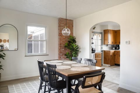 4 Bed 3 bath Boutique Home Near OSU, Crew Stadium, Short North, COSI, & Downtown House in Grandview Heights