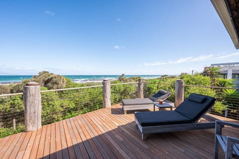 Patio, Natural landscape, View (from property/room), Balcony/Terrace, Seating area, Sea view, sunbed