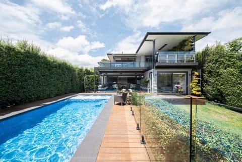 Property building, Day, Garden, Pool view, Swimming pool
