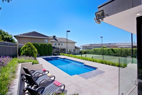 Property building, Swimming pool, sunbed