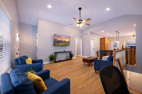 3BR 2BA Home with King Queen & Twin Beds Apartment in Clarksville