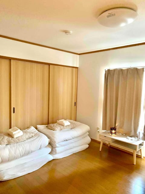 Photo of the whole room, Bedroom
