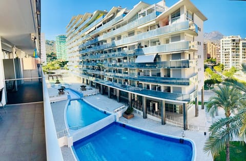 Property building, Bird's eye view, View (from property/room), Balcony/Terrace, City view, Pool view, Swimming pool, Facility for disabled guests