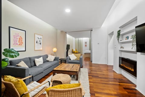 Communal lounge/ TV room, TV and multimedia, Living room, Seating area, Evening entertainment