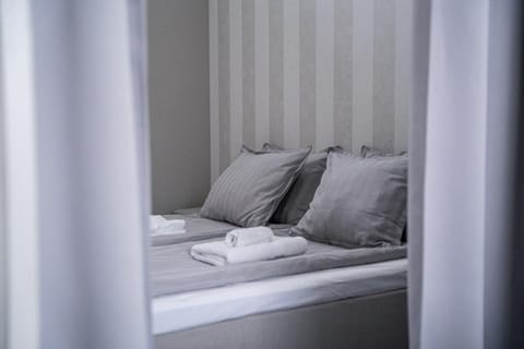 Bed, Photo of the whole room, towels