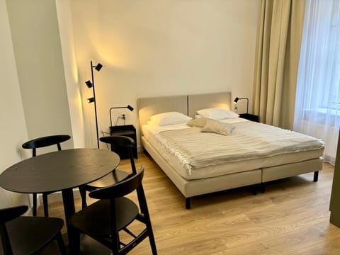 Bed, Photo of the whole room, Dining area, Bedroom