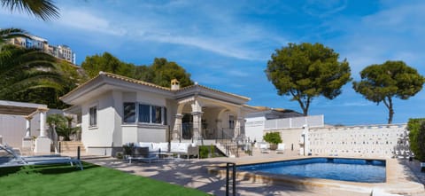 Property building, Patio, Garden view, Pool view, sunbed