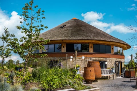 Property building, Day, Garden view, Landmark view