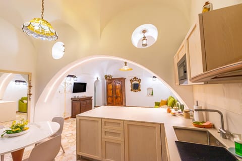 Kitchen or kitchenette, Dining area, dishwasher, minibar, oven, pet friendly, stove