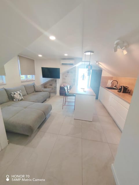 L&L Apartmani 1 Apartment in Bol