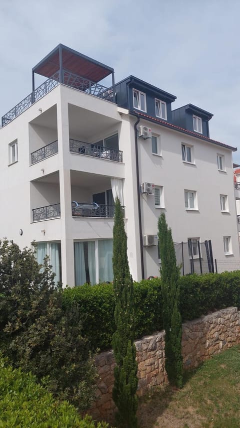 L&L Apartmani 1 Apartment in Bol