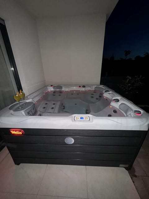 Night, Hot Tub