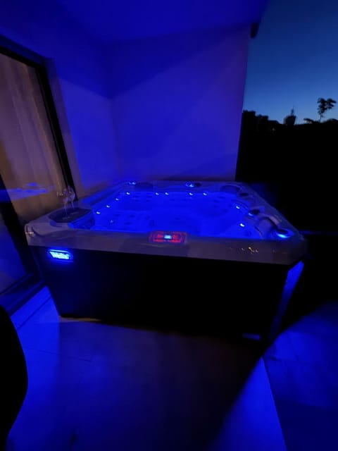 Night, Hot Tub