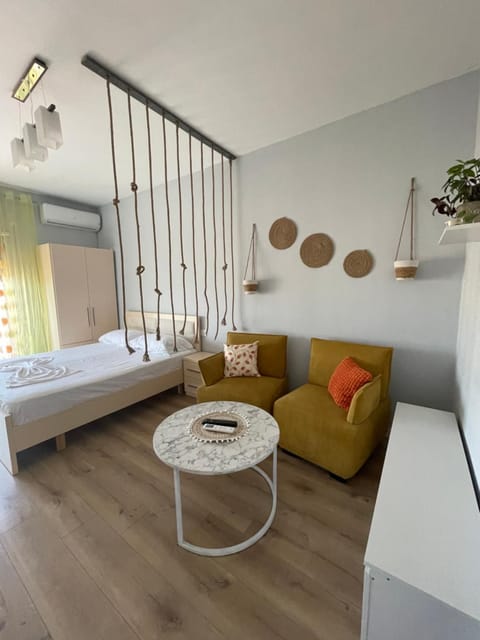 Bed, Living room, Photo of the whole room, Seating area, Bedroom