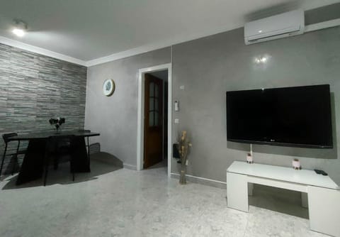 Communal lounge/ TV room, TV and multimedia, air conditioner