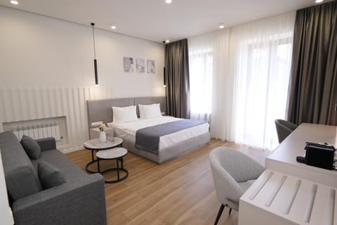 Bed, Photo of the whole room, Seating area, Bedroom