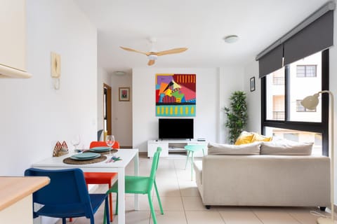 TV and multimedia, Living room, Seating area, Dining area