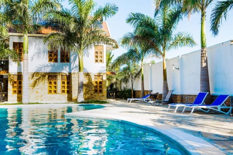 Swimming pool, Swimming pool
