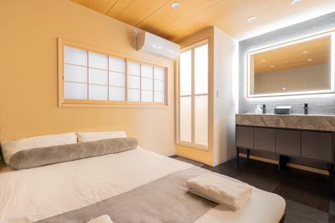 Bathroom, Photo of the whole room, Bedroom