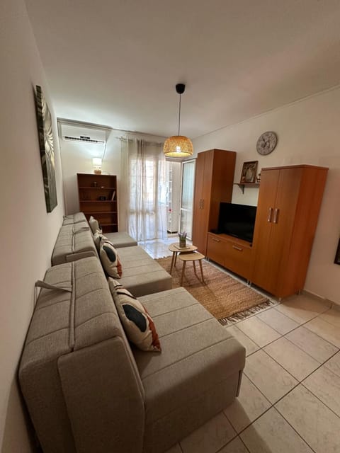 Communal lounge/ TV room, TV and multimedia, Living room, Seating area, Evening entertainment