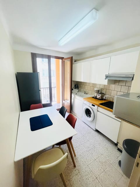 Au Pied Des Remparts Apartment in Avignon