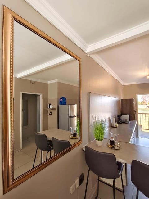 Kitchen or kitchenette, Dining area, air conditioner