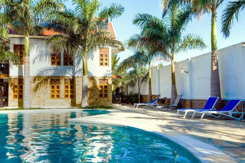 Swimming pool