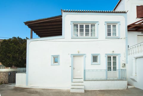 Property building, Day