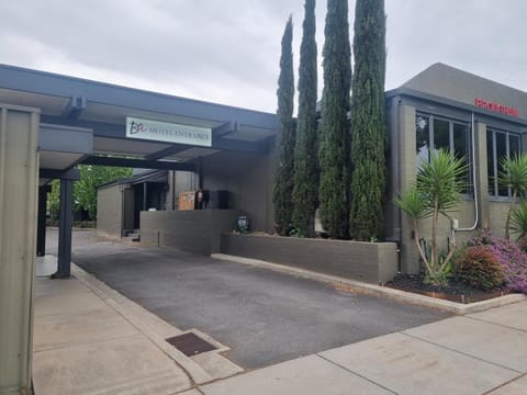 Property building, Facade/entrance, Parking