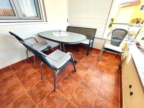 Balcony/Terrace, Living room, Seating area, Dining area