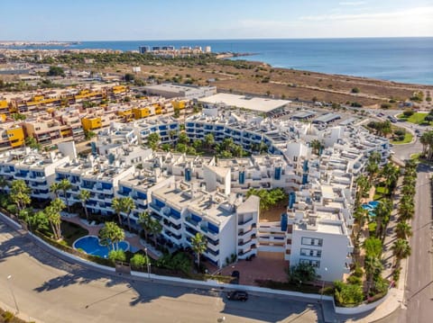 Property building, Bird's eye view, Beach, Pool view, Sea view, Swimming pool, Location, Parking