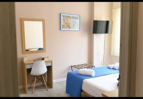 Bed, TV and multimedia, Bedroom