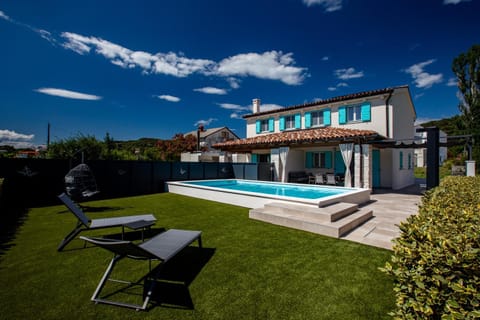 Property building, Garden view, Swimming pool, sunbed, sunbed