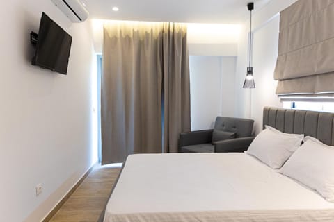 Bed, TV and multimedia, Bedroom, air conditioner