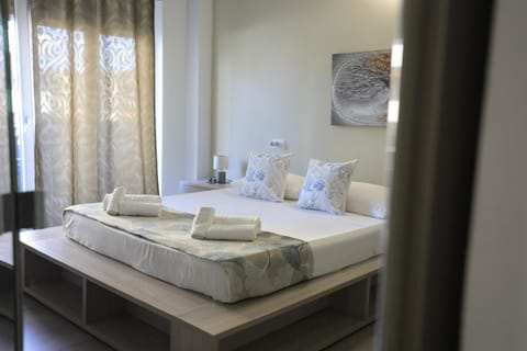Bedroom, towels