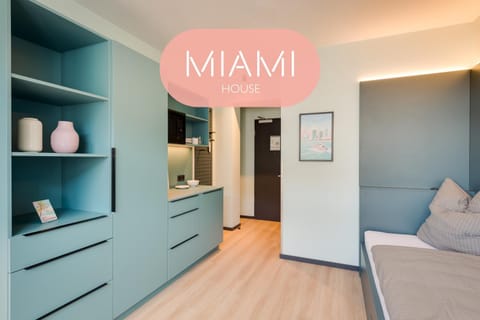 Bed, Kitchen or kitchenette, Photo of the whole room, Bedroom, wardrobe